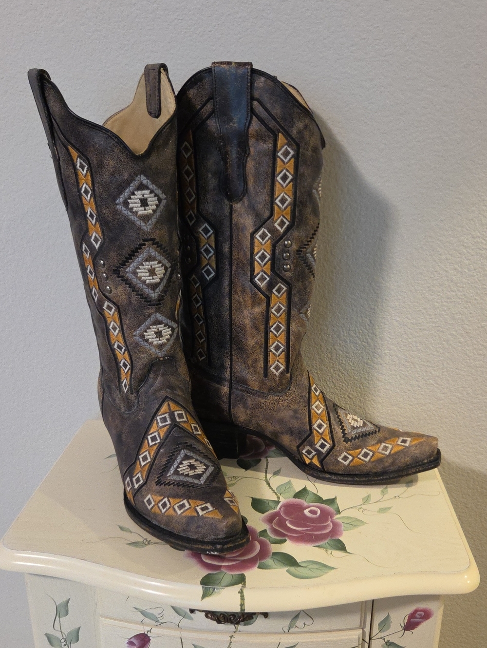 Corral Women's Leather Aztec Design Boots Size 9.5 Intricate Embroidery & Studs